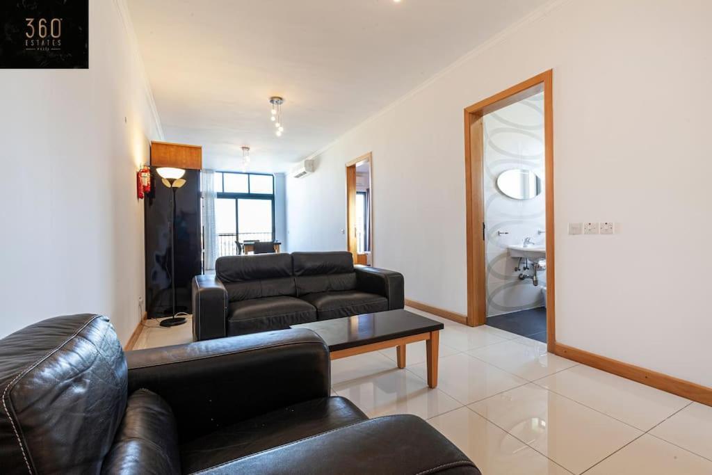 Comfortable Penthouse, Served With Lift, Wifi & Ac By 360 Estates Gzira Ngoại thất bức ảnh