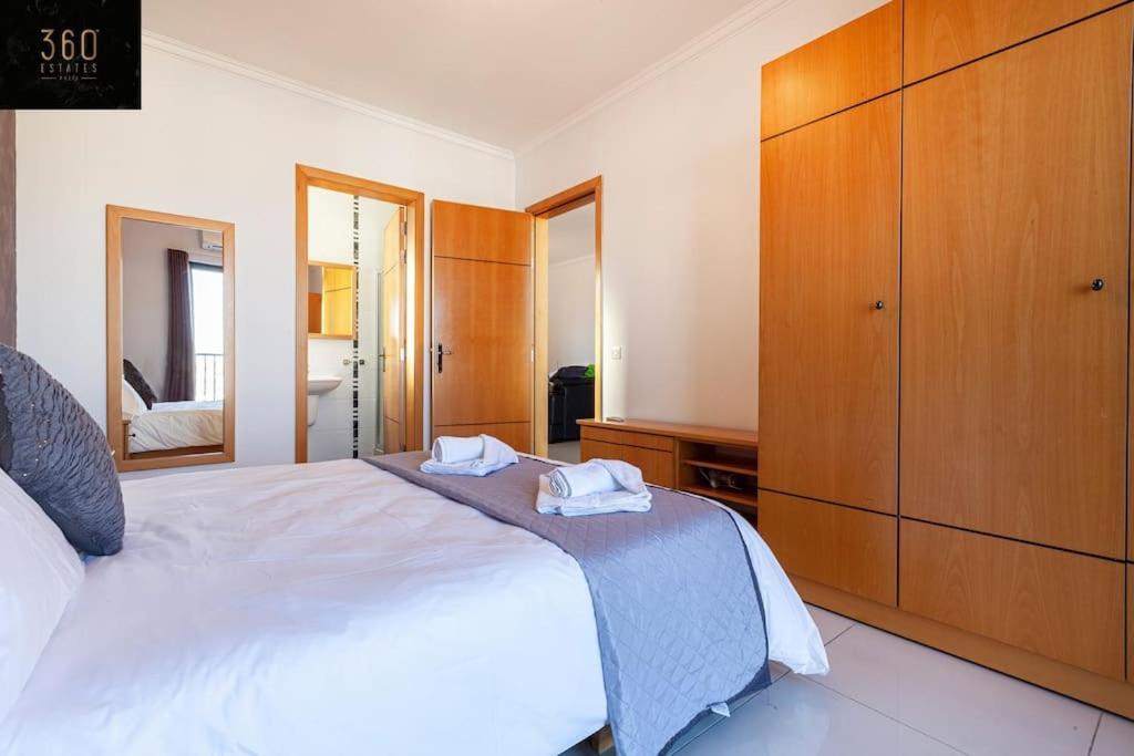 Comfortable Penthouse, Served With Lift, Wifi & Ac By 360 Estates Gzira Ngoại thất bức ảnh