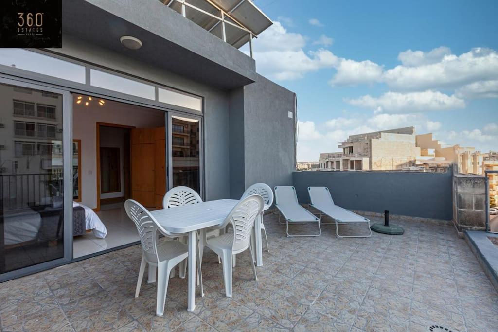 Comfortable Penthouse, Served With Lift, Wifi & Ac By 360 Estates Gzira Ngoại thất bức ảnh